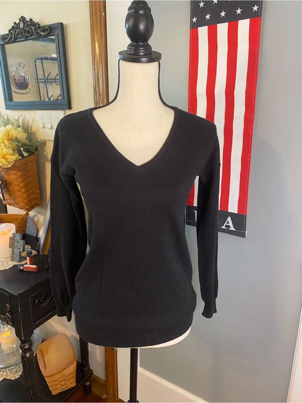 Old Navy Black V-Neck Women's Sweater